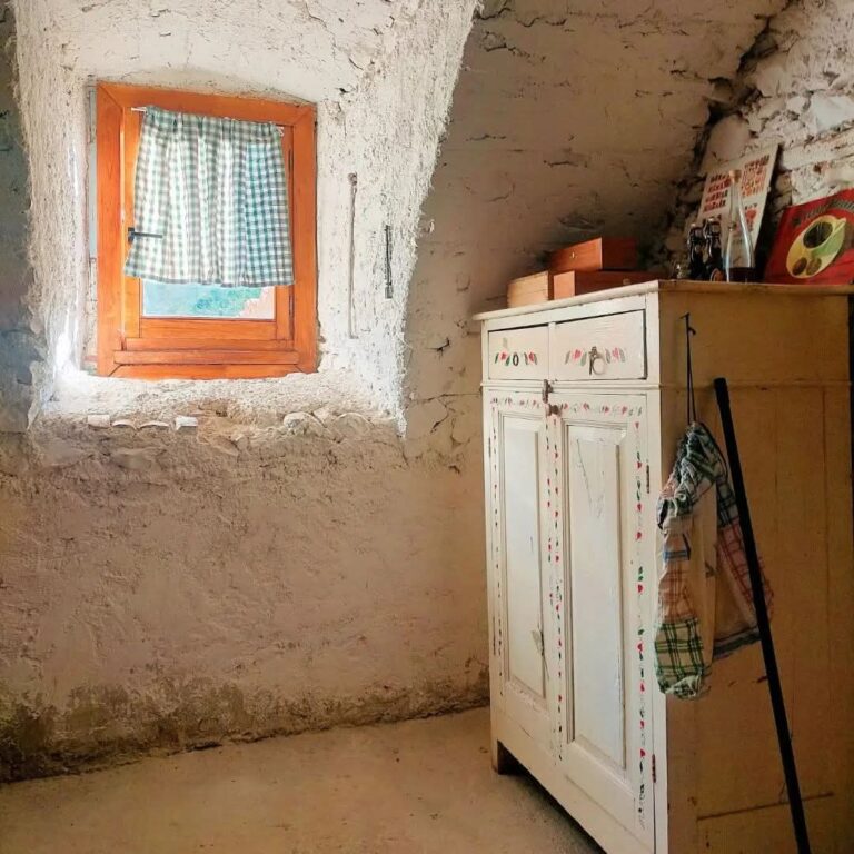 c5d914dc-5144-437b-bbc7-e14f6d6c6d73